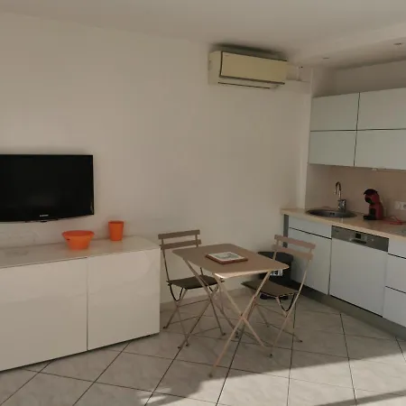 Les Pins 2p Le Tropique Апартаменти *