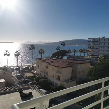 Апартаменти Les Pins 2p Le Tropique